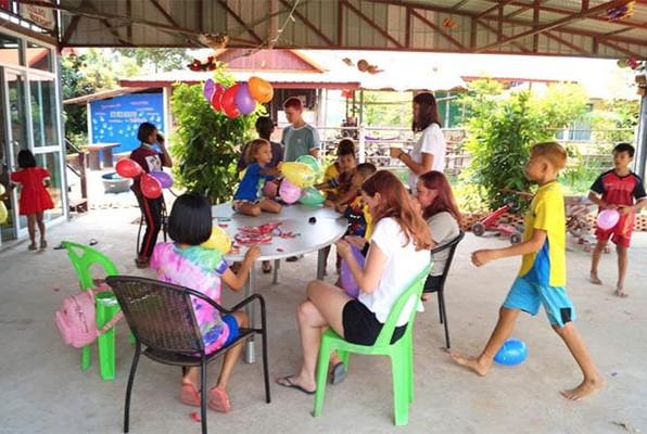 Vrijwilligerswerk Thailand community project sport en spel 