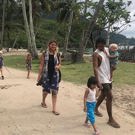 Combinatie project Sumatra met het gezin door het dorpje 